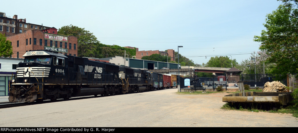 NS E19 pulls forward.  The John Lynch boulder is visible to the right.  It marks the location where the founder of Lynchburg had his ferry operation on the James River.